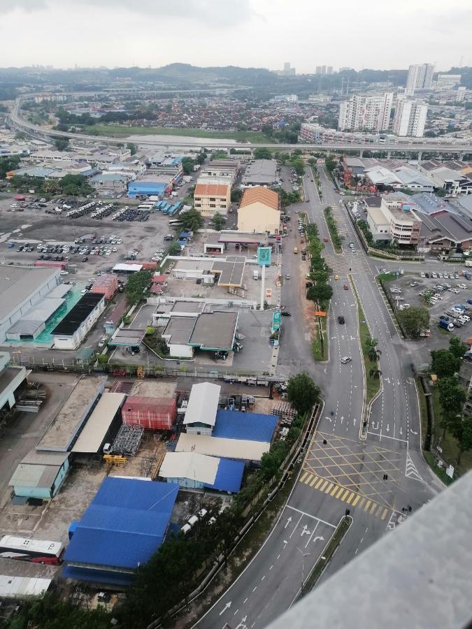 The Family Homestay@Univ360 Place,Serdang Seri Kembangan Exterior photo